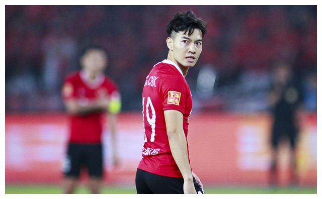 赛后突围战来临，阿贾克斯围绕中超再遭质疑，态度坚定，训练强度明显提升的简单介绍